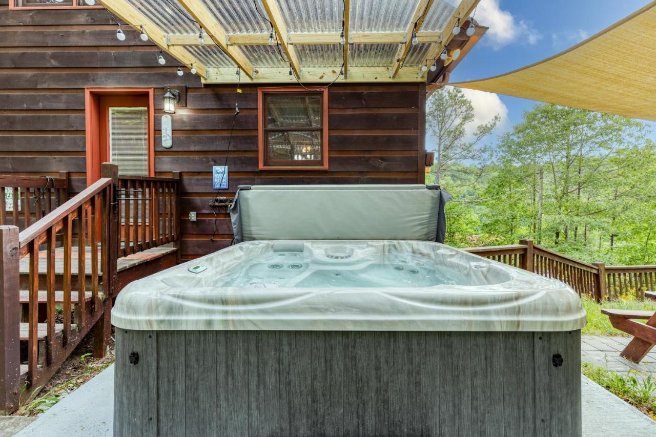 Trout N' About Your Blue Ridge Mountains Retreat, Hot Tub + Game Room! Ellijay Exteriör bild