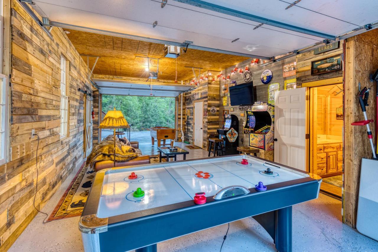 Trout N' About Your Blue Ridge Mountains Retreat, Hot Tub + Game Room! Ellijay Exteriör bild